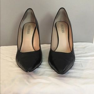 Guess pumps